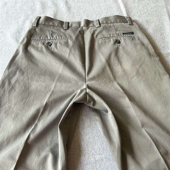 3 for 1 price: 3 pair of Men’s Dockers D3 classic fit khakis - Size 31x30. - Picture 8 of 11